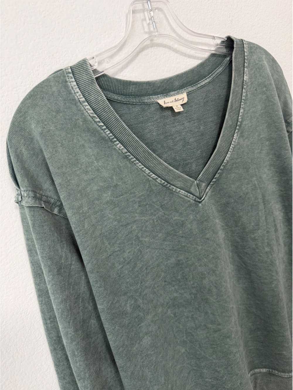 Jane and Delancey Long Sleeve V-Neck Sage Green Pullover Sweatshirt Size M - Picture 3 of 7